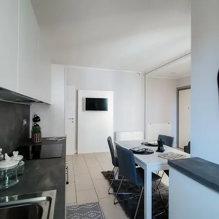 Spacious Joivy Apt In Stunning * Como
