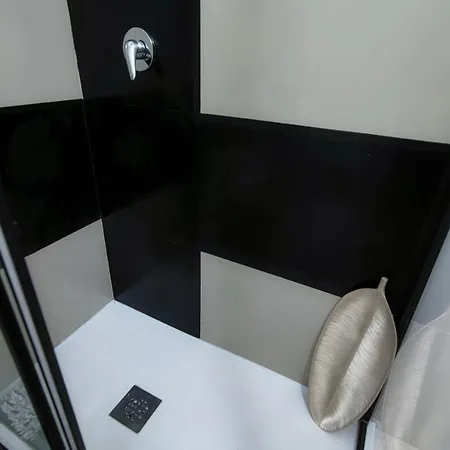 Spacious Joivy Apt In Stunning *